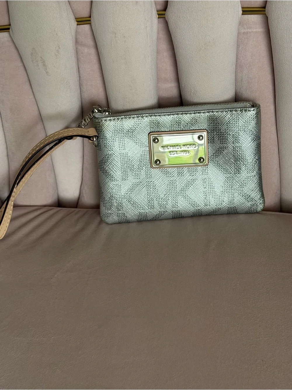 MICHAEL KORS Signature Jet Set Silver Metallic Wristlet